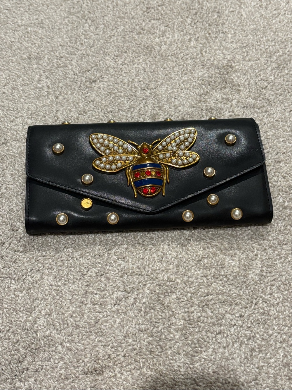 Black Pearl-Studded Bee Embellished Envelope Gucci Clutch